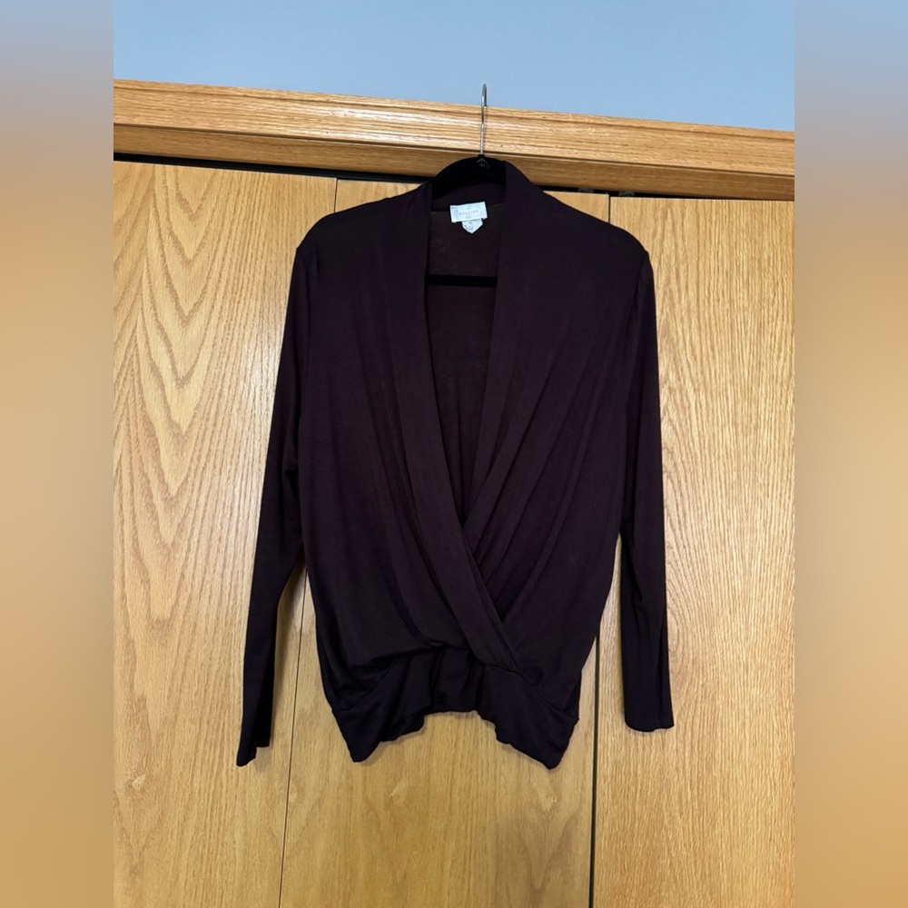Bellino made in USA brown surplice top. Size M